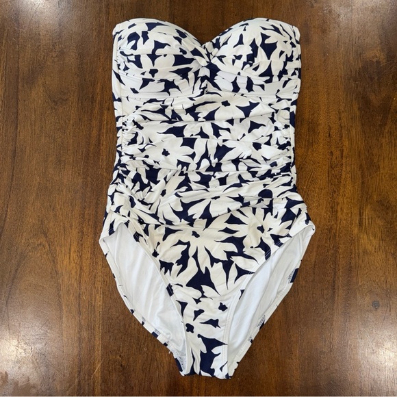 Anne Cole Other - Anne Cole Women’s Twist Front One Pc Bandeau Swimsuit Blue Floral Size Small